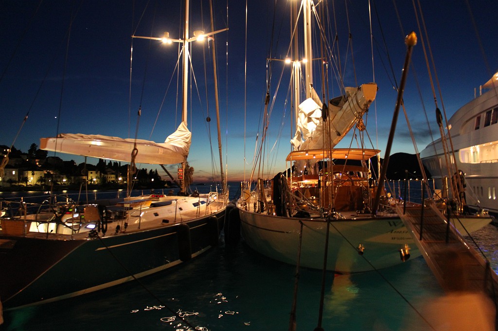 IMG_6922.JPG - Korcula city port  http://en.wikipedia.org/wiki/Kor%C4%8Dula_(town)  after sunset