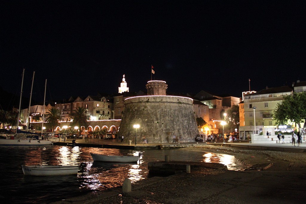 IMG_6927.JPG - Korcula city  http://en.wikipedia.org/wiki/Kor%C4%8Dula_(town)  at night