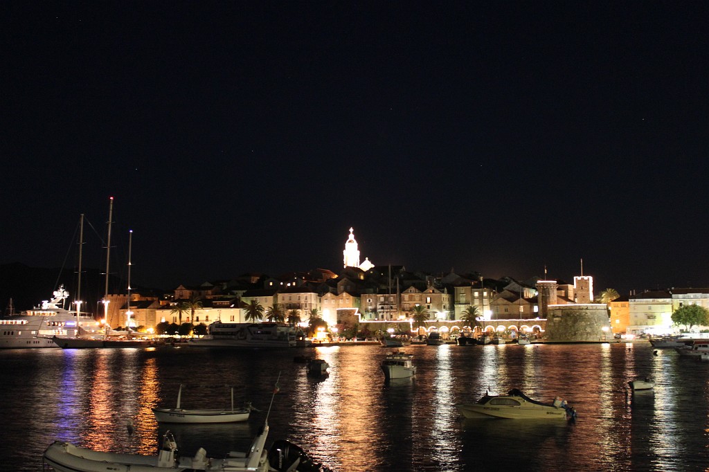 IMG_6931.JPG - Korcula city  http://en.wikipedia.org/wiki/Kor%C4%8Dula_(town)  at night