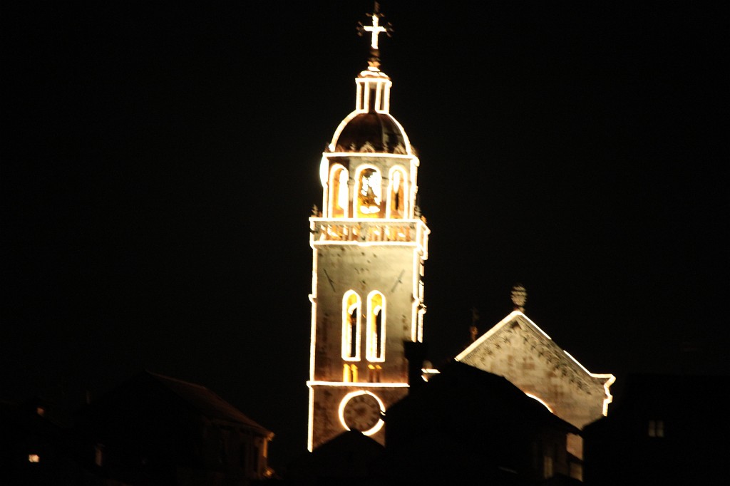 IMG_6936.JPG - Korcula  http://en.wikipedia.org/wiki/Kor%C4%8Dula_(town)  moon behind church tower.