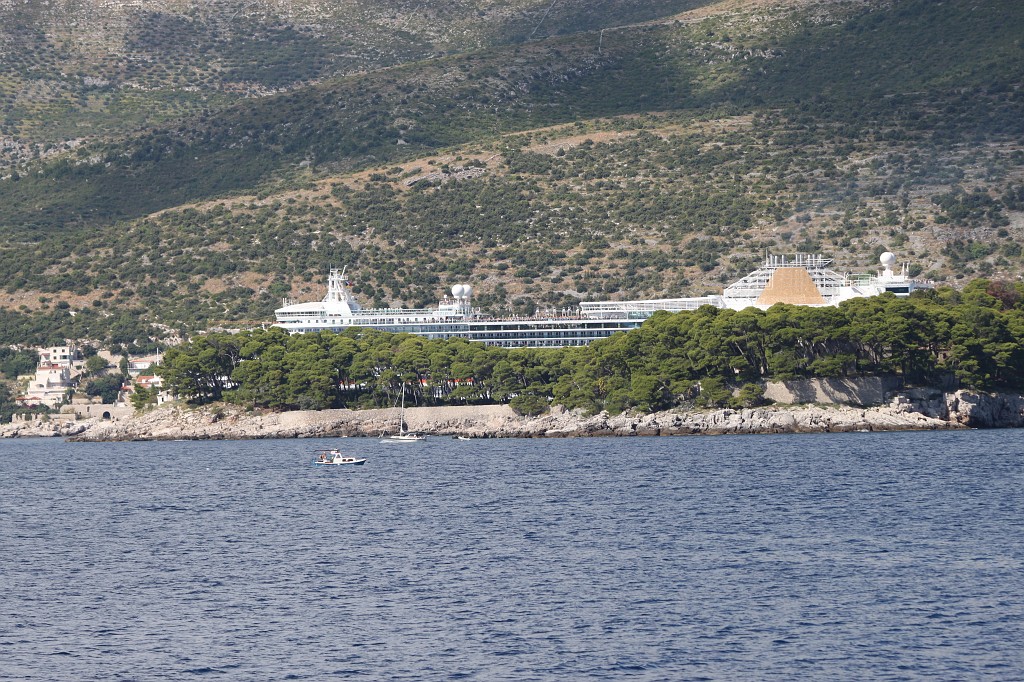 IMG_7273.JPG - P&O Azura behind Daksa island (Otocic Daksa)  http://en.wikipedia.org/wiki/Daksa_%28island%29 