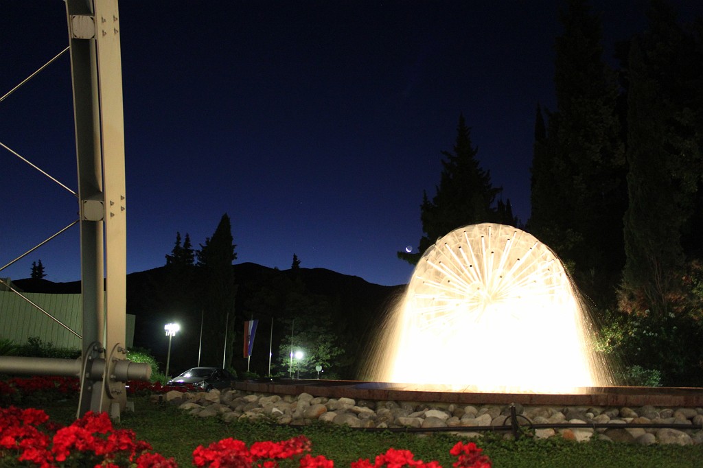 IMG_7739.JPG - Hotel Croatia fountain before sunrise