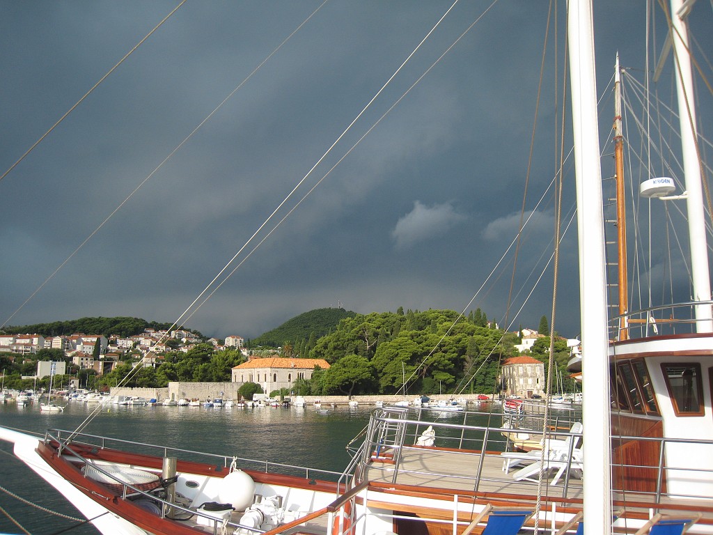 X_IMG_6447.JPG - Morning in Gruž harbour