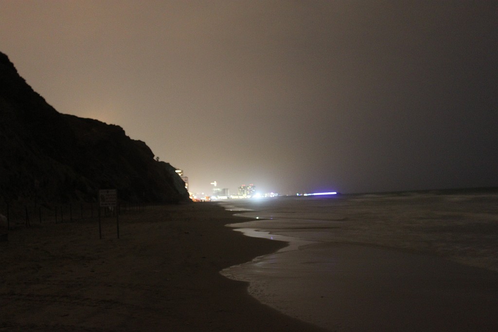 IMG_8199.JPG - Herzliya  http://en.wikipedia.org/wiki/Herzliya,_Israel  beach at night