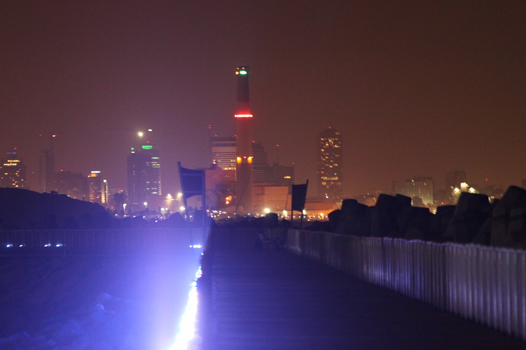 IMG_8271.JPG - Tel Aviv  http://en.wikipedia.org/wiki/Tel_Aviv  coast line from Herzliya  http://en.wikipedia.org/wiki/Herzliya,_Israel  at night. The breakwater/lights seem directly lead to the Reading Power Station  http://en.wikipedia.org/wiki/Reading_Power_Station  chimney.
