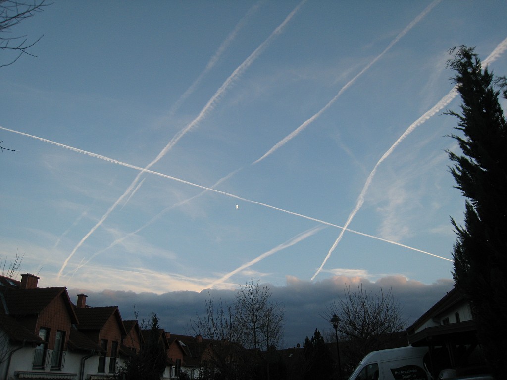 IMG_6543.JPG - Condensation trails