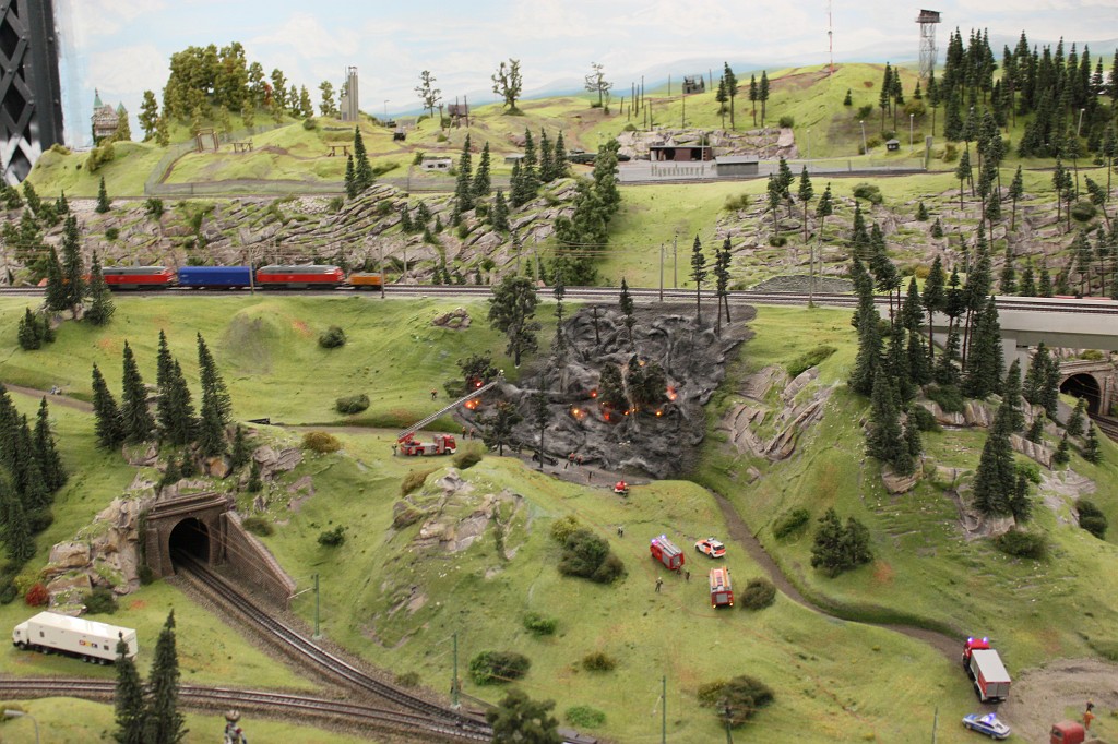 IMG_9454.JPG - Miniature Wonderland (Miniatur Wunderland)  http://en.wikipedia.org/wiki/Miniatur_Wunderland  forest fire