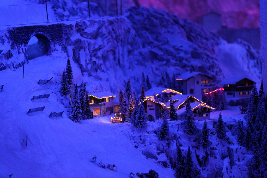 IMG_9516.JPG - Miniature Wonderland (Miniatur Wunderland)  http://en.wikipedia.org/wiki/Miniatur_Wunderland  Skiing Idyll