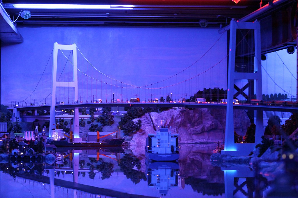 IMG_9549.JPG - Miniature Wonderland (Miniatur Wunderland)  http://en.wikipedia.org/wiki/Miniatur_Wunderland  Ship passing a bridge