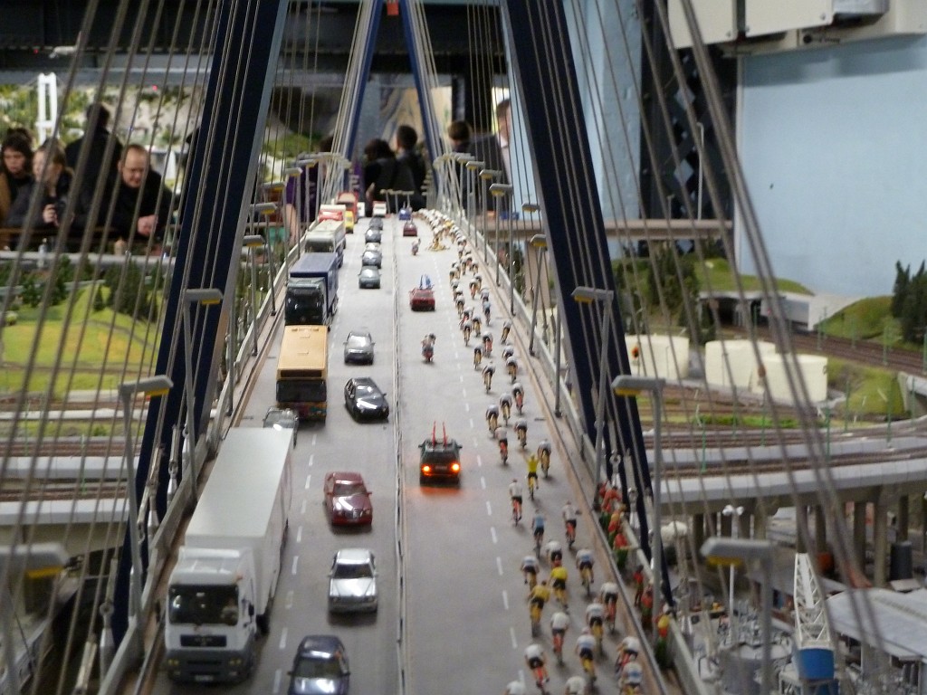 P1020087.JPG - Miniature Wonderland (Miniatur Wunderland)  http://en.wikipedia.org/wiki/Miniatur_Wunderland  Bridge