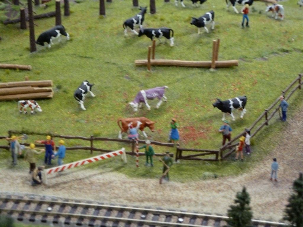 P1020131.JPG - Miniature Wonderland (Miniatur Wunderland)  http://en.wikipedia.org/wiki/Miniatur_Wunderland  Milka lilac cow