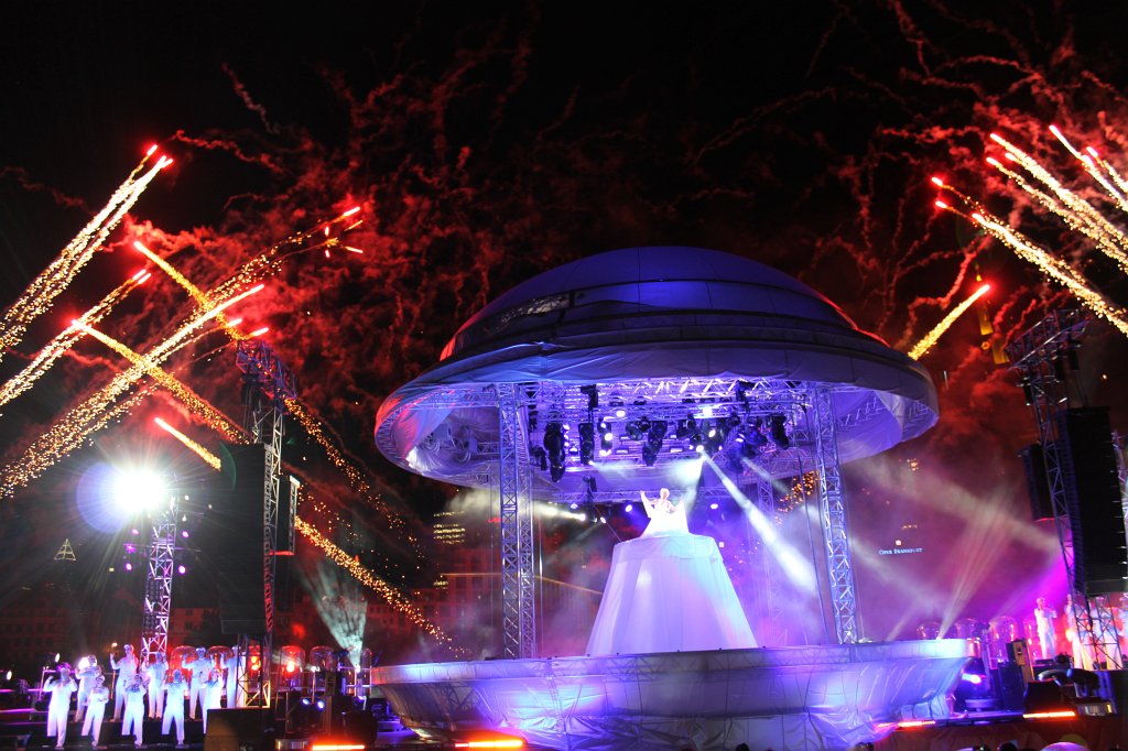 IMG_3489.JPG - The show and fireworks ending the public viewing during the 2011 FIFA Women's World Cup  http://en.wikipedia.org/wiki/2011_FIFA_Women%27s_World_Cup  in Frankfurt  http://en.wikipedia.org/wiki/Frankfurt 