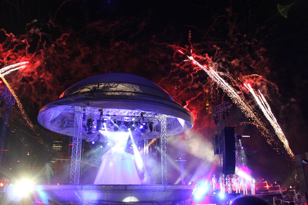 IMG_3491.JPG - The show and fireworks ending the public viewing during the 2011 FIFA Women's World Cup  http://en.wikipedia.org/wiki/2011_FIFA_Women%27s_World_Cup  in Frankfurt  http://en.wikipedia.org/wiki/Frankfurt 