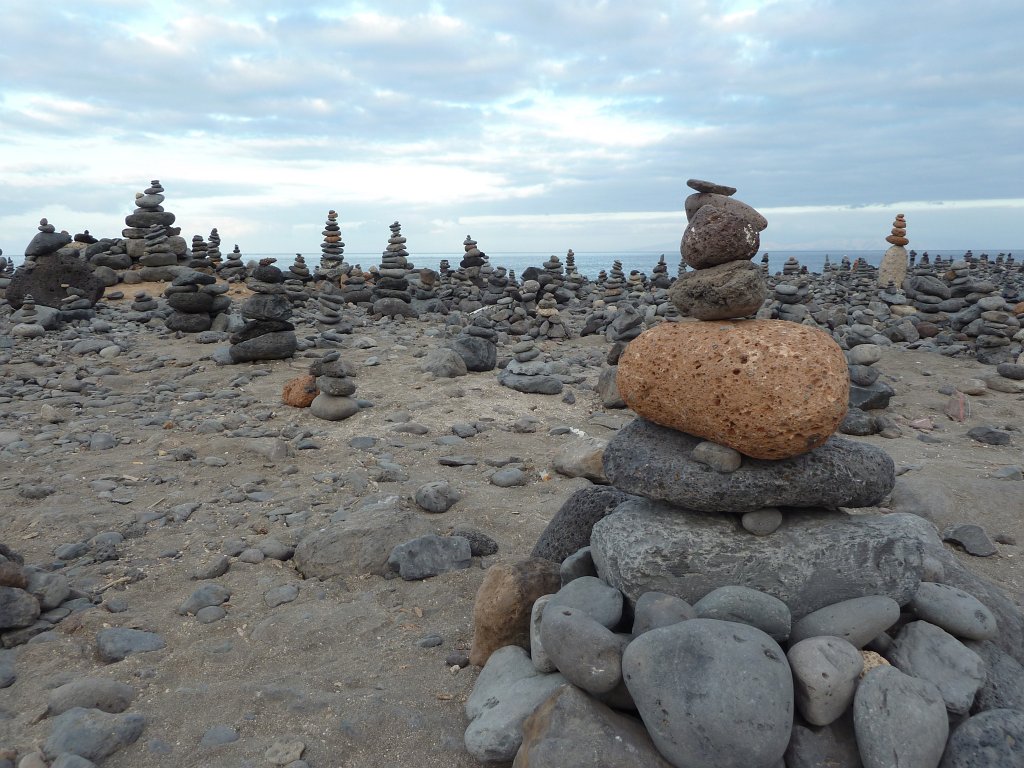 P1040071.JPG - Cairns  http://en.wikipedia.org/wiki/Cairn 