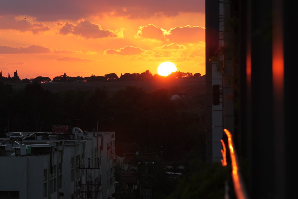 IMG_5266.JPG - Sunset seen from Mobixell office