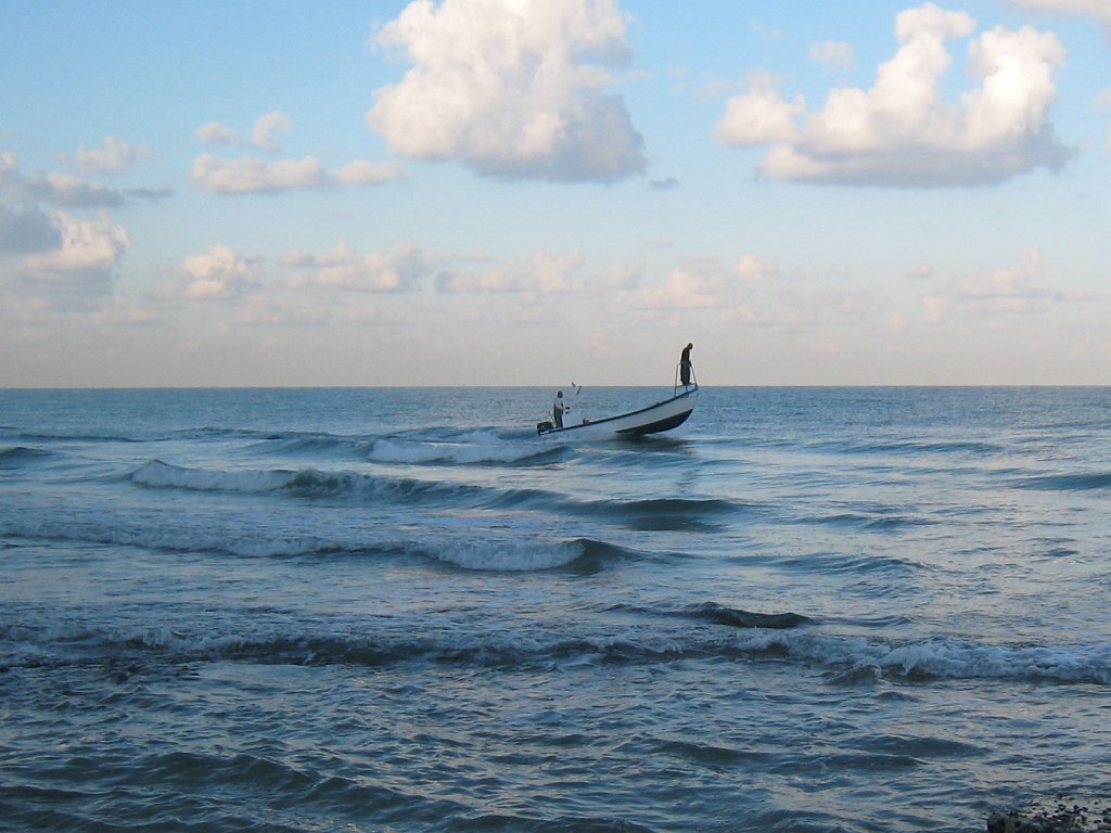 IMG_6930.JPG - Small fisher boat
