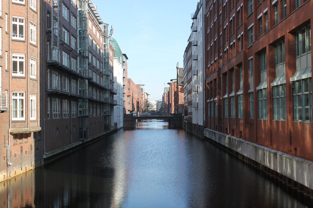 IMG_5461.JPG - Kehrwiederfleet in the  Speicherstadt 
