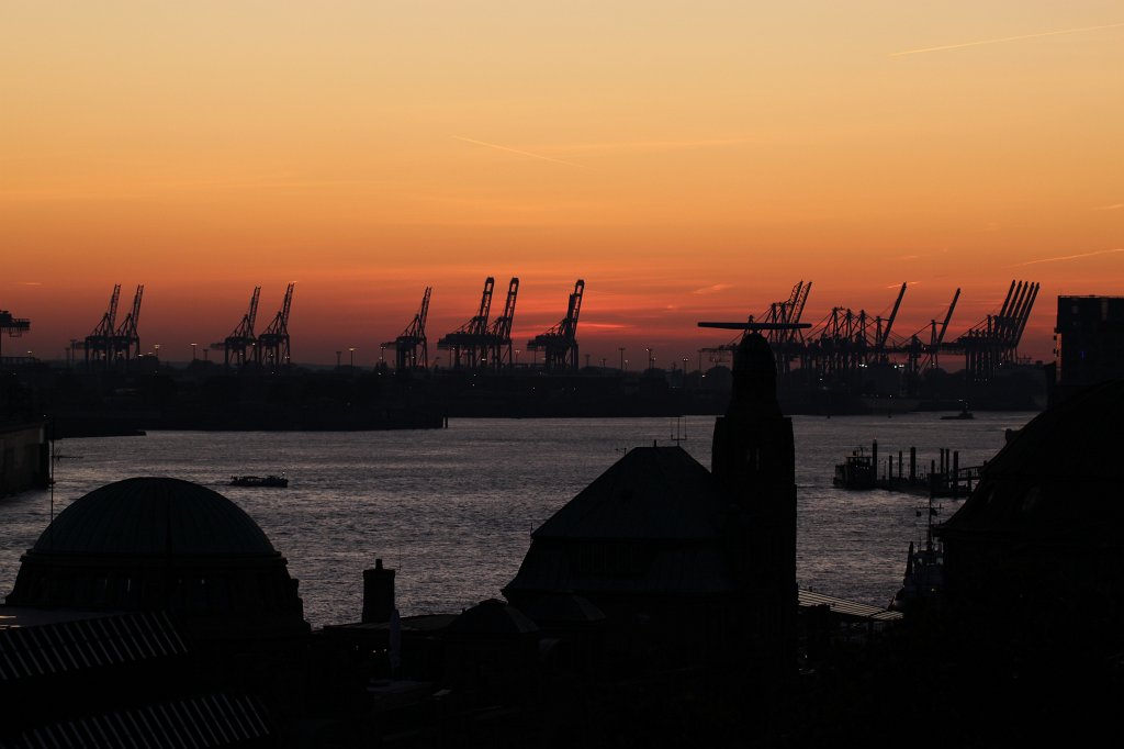 IMG_5664.JPG -  Hamburg harbour  container terminal view from at sunset