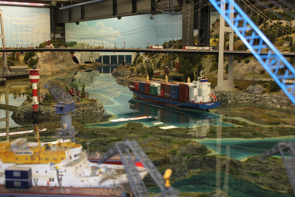 IMG_5762.JPG - Vessel in the  Miniatur Wunderland  ( miniature wonderland ). The world largest miniature railway not only host trains but also running cars, trucks, ship and even "flying" airplanes.