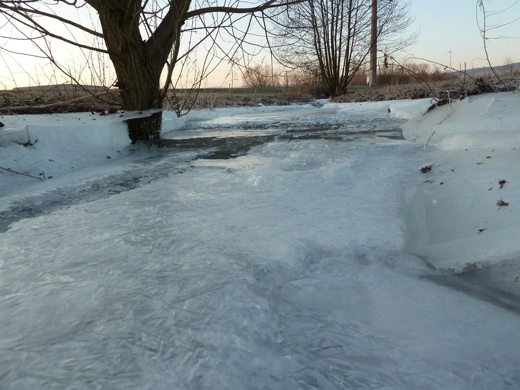 P1060074.JPG - Ice & Stream