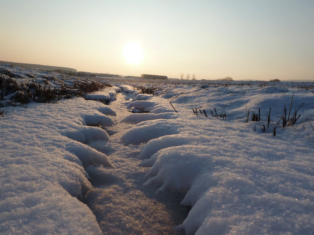 P1060276.JPG - Frozen stream in the sunshine