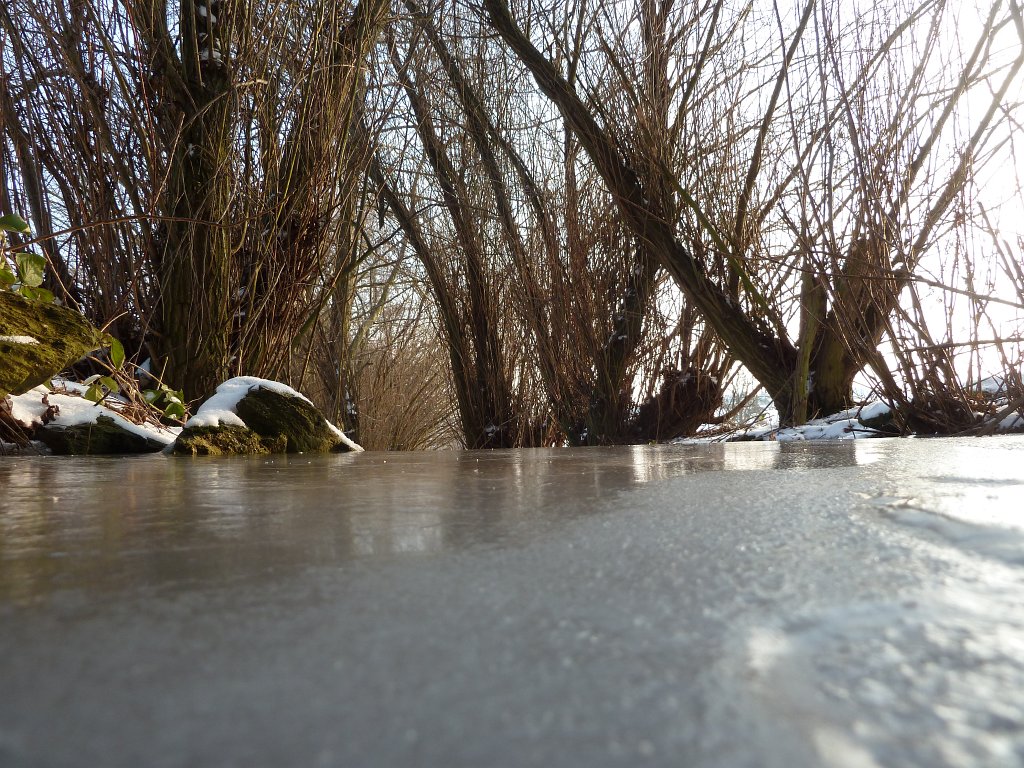 P1060306.JPG - Frozen stream