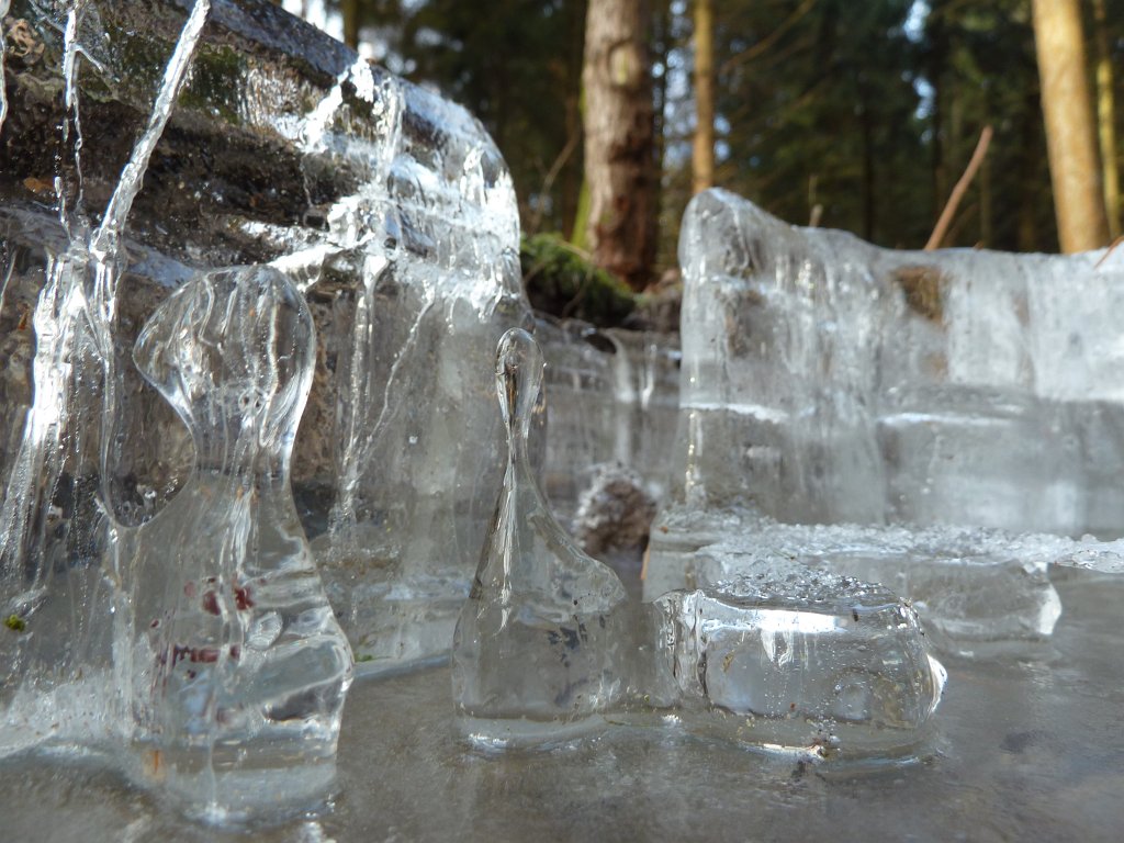 P1060416.JPG - Ice walls