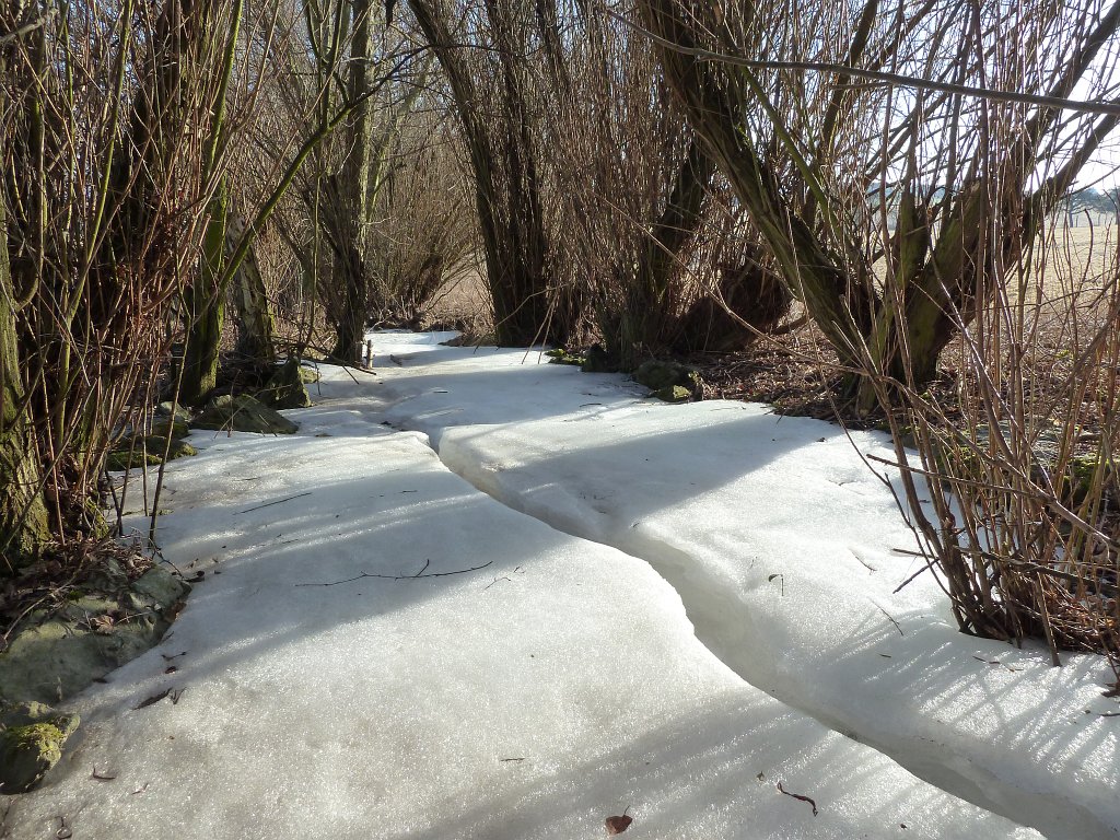 P1060474.JPG - Ice canyon