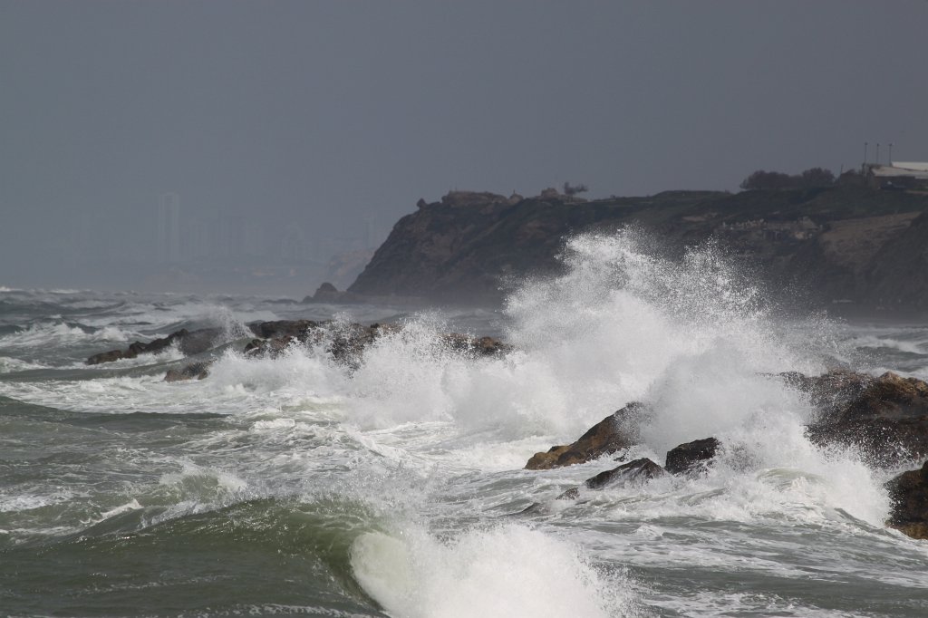 IMG_7026.JPG - Wave breakers overrun by some waves