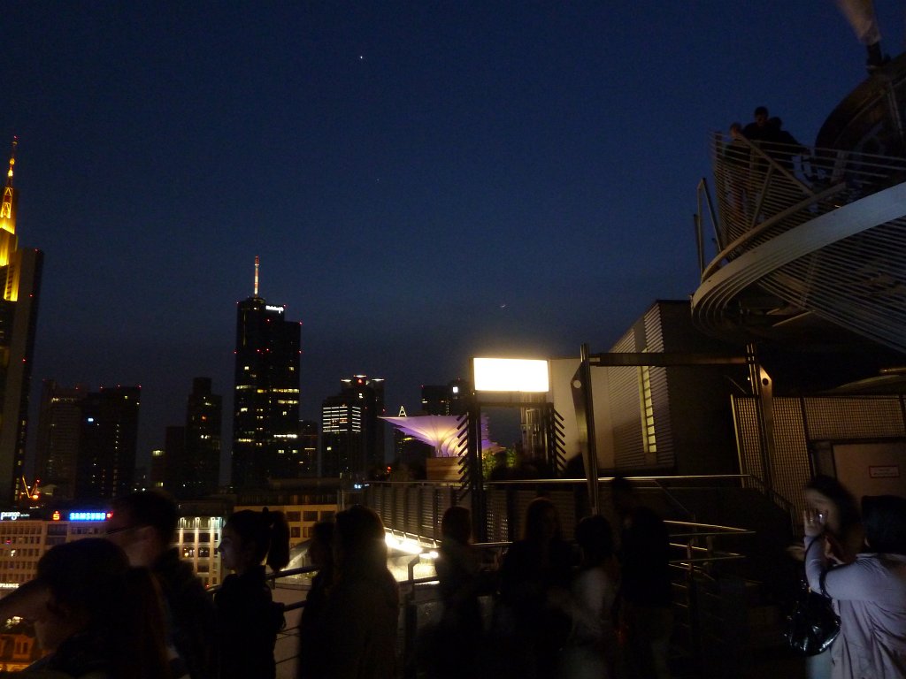 P1060581.JPG - View over Frankfurt from Kaufhof/Zeilgallerie roof-deck