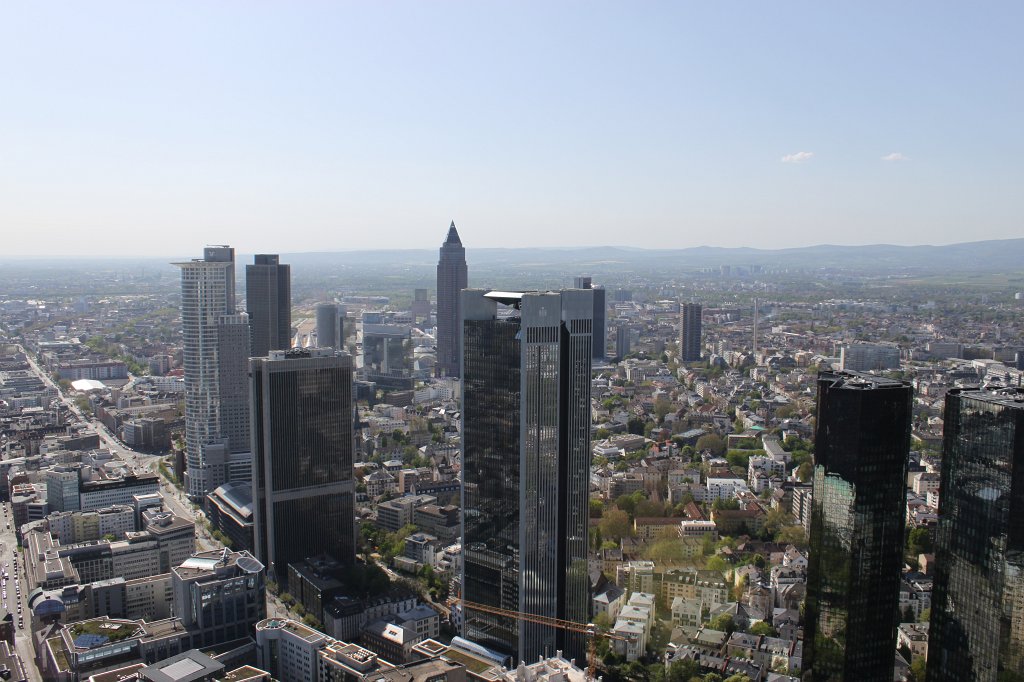 IMG_7675.JPG - Westend Tower  http://en.wikipedia.org/wiki/Westend_Tower , Tower 185  http://en.wikipedia.org/wiki/Tower_185 , BÃ¼ro Center  http://en.wikipedia.org/wiki/Frankfurter_B%C3%BCro_Center , Messeturm  http://en.wikipedia.org/wiki/Messeturm , Trianon  http://en.wikipedia.org/wiki/Trianon_(Frankfurt_am_Main)  & Deutsche Bank  http://en.wikipedia.org/wiki/Deutsche_Bank_Twin_Towers 