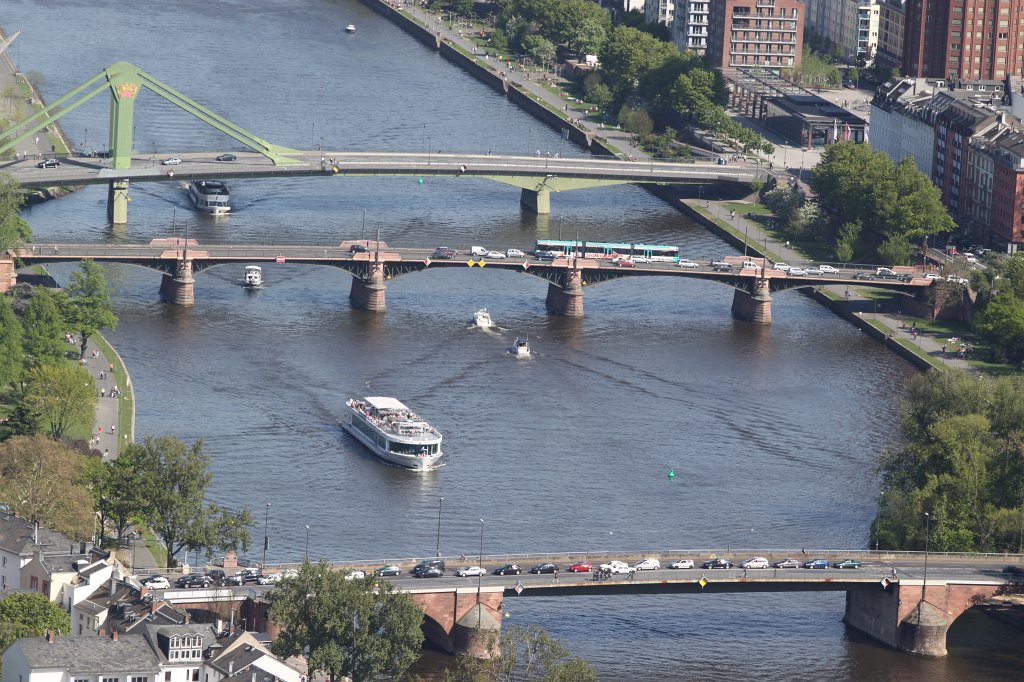 IMG_7700.JPG - Frankfurt  http://en.wikipedia.org/wiki/Frankfurt  bridges crossing Main river  http://en.wikipedia.org/wiki/Main_(river) 
