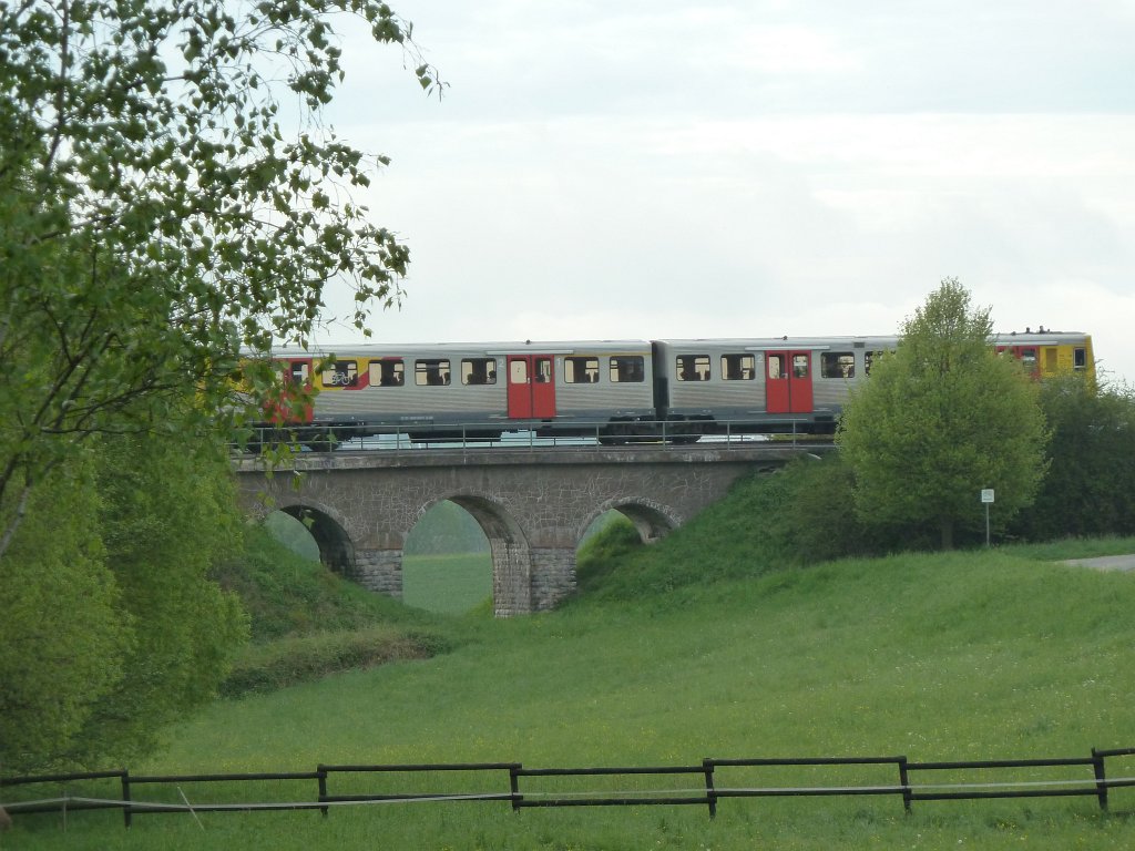 P1060979.JPG - Train on Taunusbahnviadukt  http://en.wikipedia.org/wiki/Taunus_Railway_(High_Taunus) 