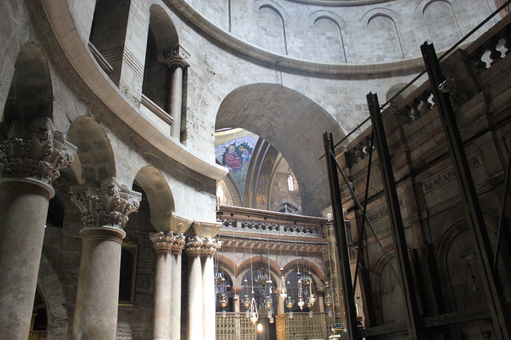 IMG_8829.JPG - Church of the Holy Sepulchre  http://en.wikipedia.org/wiki/Church_of_the_Holy_Sepulcher 