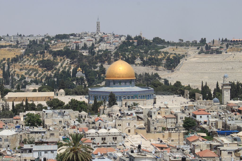 IMG_8845.JPG - Dome of the Rock  http://en.wikipedia.org/wiki/Dome_of_the_Rock , Church of Maria Magdalene  http://en.wikipedia.org/wiki/Church_of_Maria_Magdalene  & Russian Orthodox Church of the Ascension on top of Mount of Olives  http://en.wikipedia.org/wiki/Mount_of_Olives 