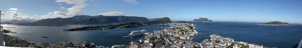 AlesundPanorama2.jpg - Ålesund  http://en.wikipedia.org/wiki/%C3%85lesund  panorama from Fjellstua