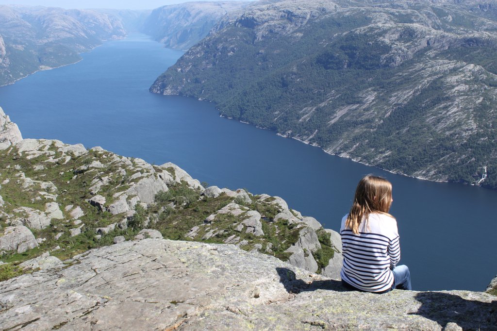IMG_0665.JPG - What a Lysefjord  http://de.wikipedia.org/wiki/Lysefjord  view from above Preikestolen  http://en.wikipedia.org/wiki/Preikestolen 