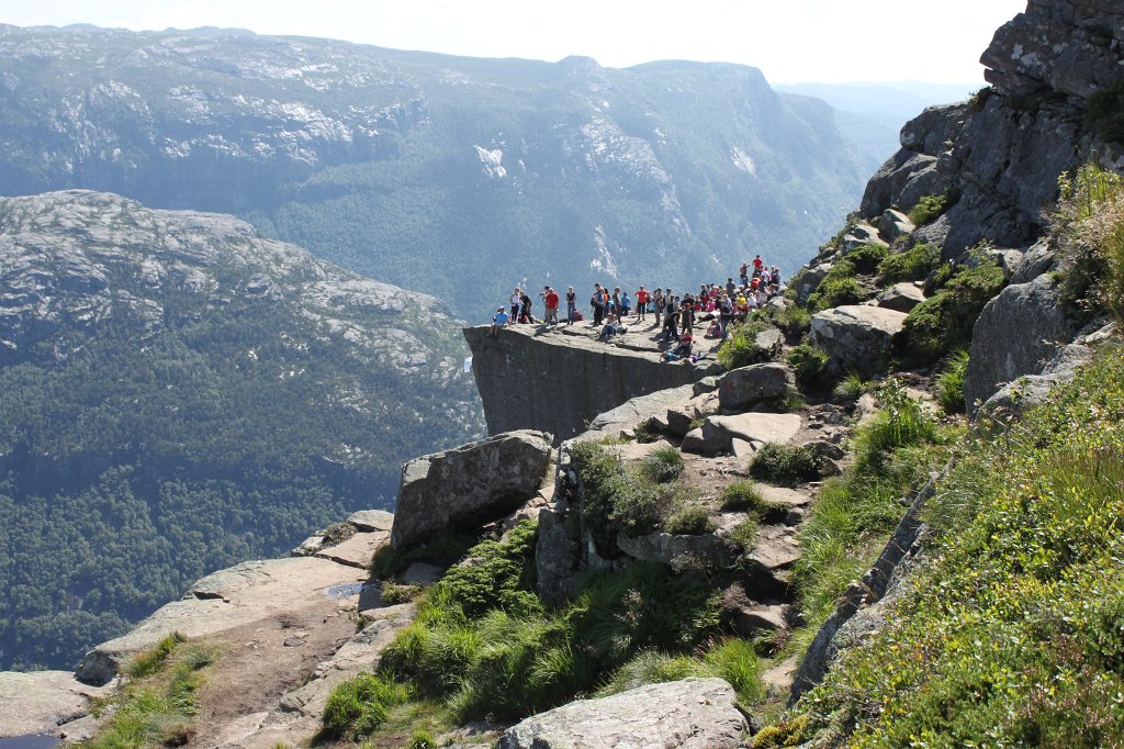 IMG_0669.JPG - Preikestolen  http://en.wikipedia.org/wiki/Preikestolen 