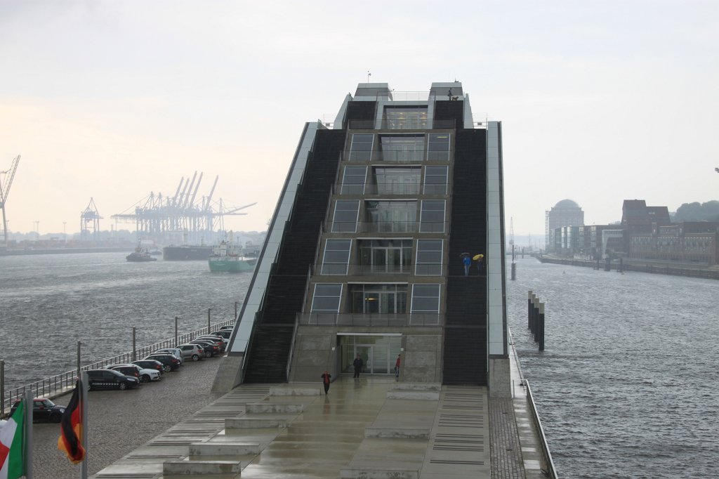 IMG_9416.JPG - Dockland building  http://de.wikipedia.org/wiki/Dockland-B%C3%BCrogeb%C3%A4ude 
