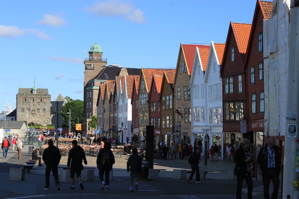 IMG_9608.JPG - Bryggen front  http://en.wikipedia.org/wiki/Bryggen 