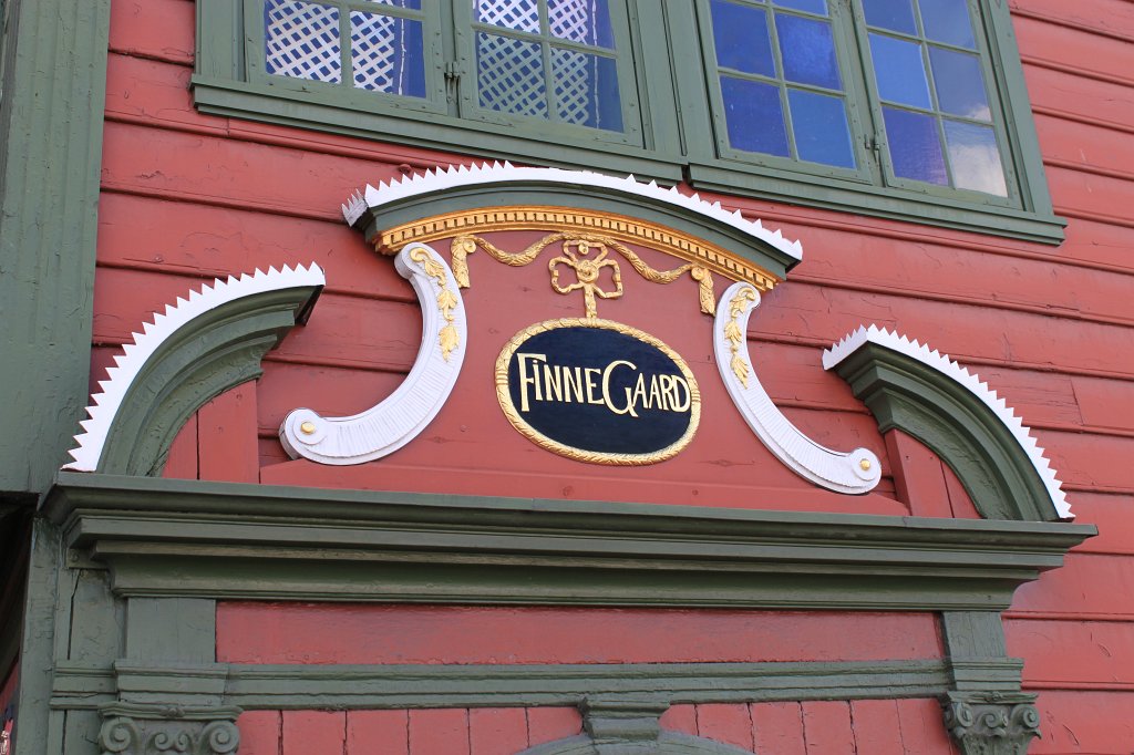 IMG_9609.JPG - Alleyways of Tyskebryggen  http://en.wikipedia.org/wiki/Bryggen 