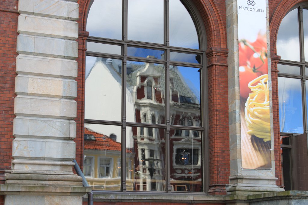 IMG_9686.JPG - Mirroring in the former Stock Exchange