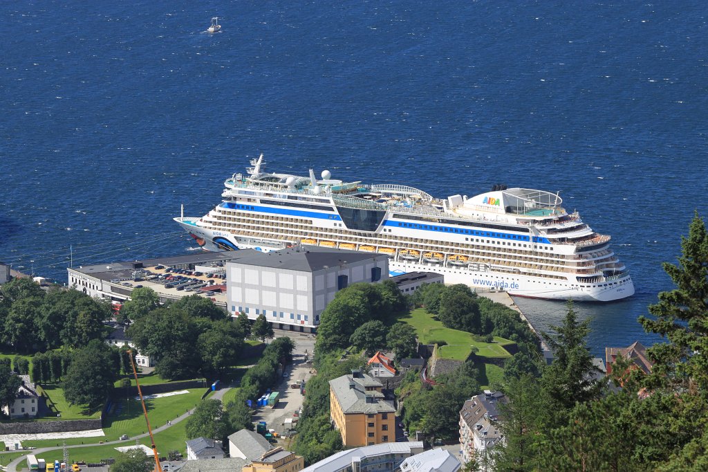 IMG_9729.JPG - AIDAluna  http://en.wikipedia.org/wiki/AIDAluna  at Bergen