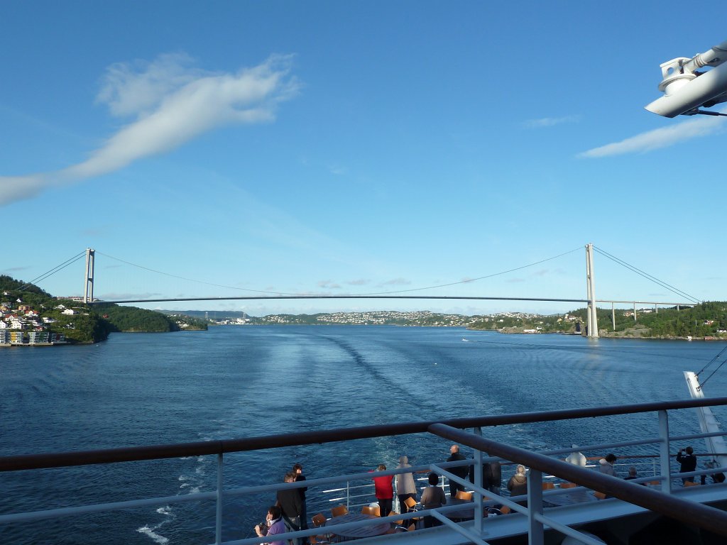 P1070796.JPG - Askøy Bridge  http://en.wikipedia.org/wiki/Ask%C3%B8y_Bridge 