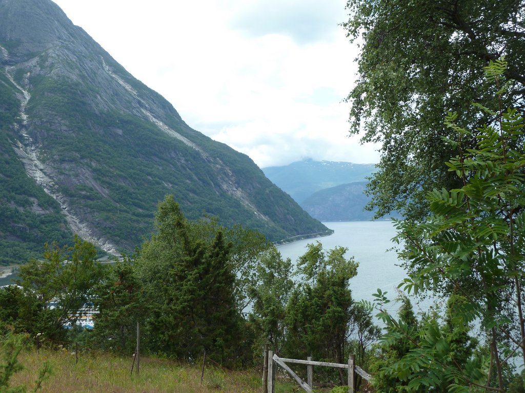 P1080547.JPG - Eidfjord  http://en.wikipedia.org/wiki/Eidfjord 