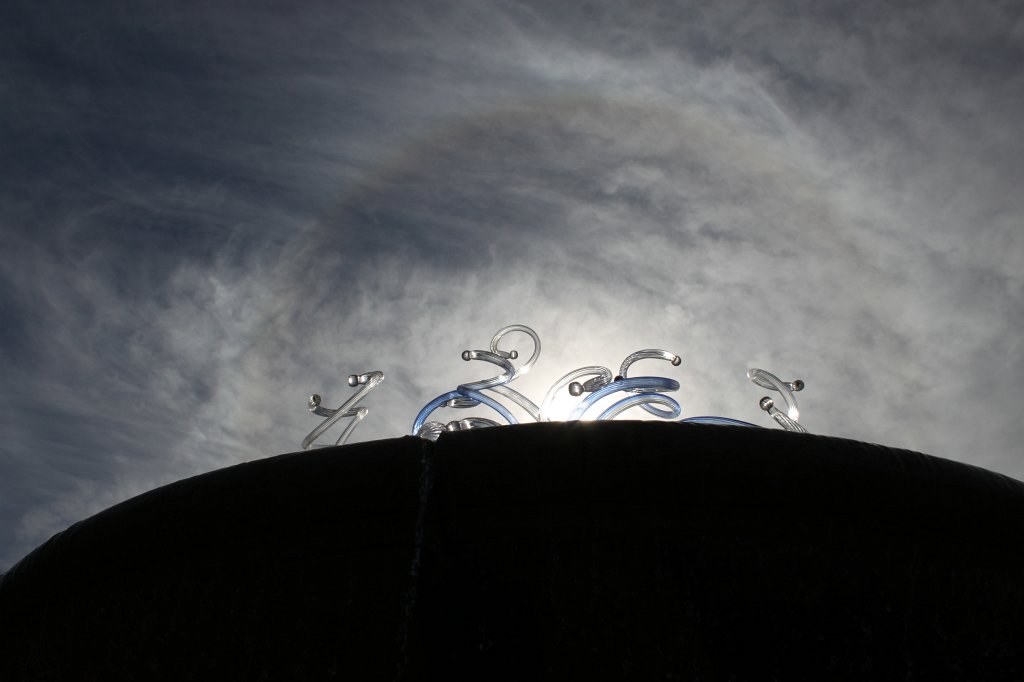 IMG_2180.JPG - Dale Chihuly's dazzling blue and white glass sculpture at the Levy Parterre