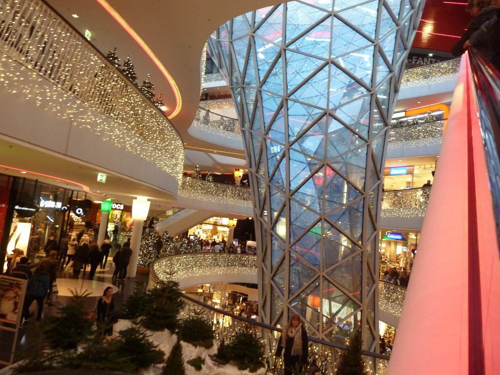 P1090349.JPG - MyZeil Shopping Center  http://en.wikipedia.org/wiki/MyZeil 