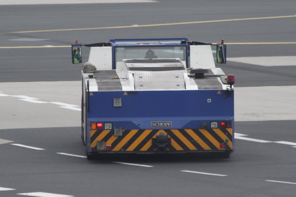 IMG_3500.JPG -  Plane pusher 