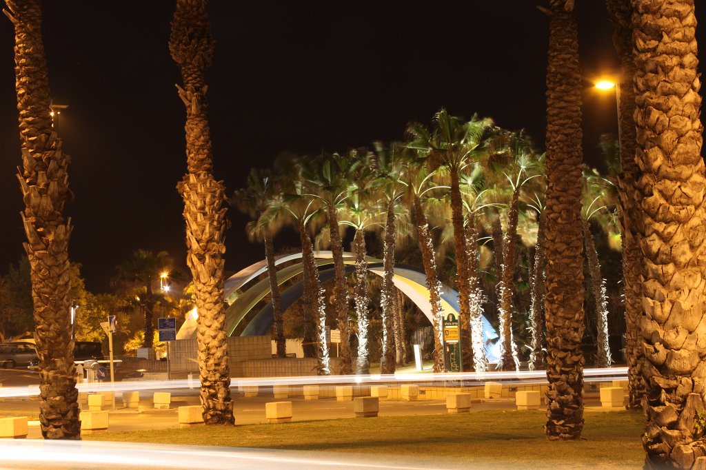 IMG_3607.JPG - Rainbow gate to  Herzliya  beach at dusk