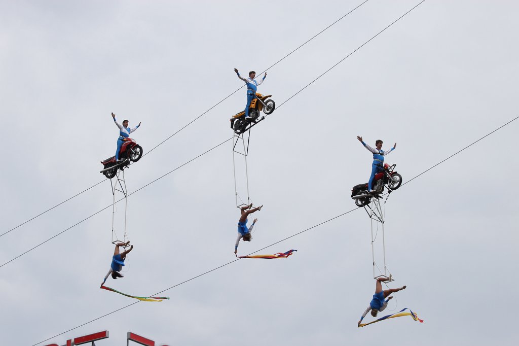 IMG_4512.JPG - Artistry in the sky by  Geschwister Weisheit  during the  Wolkenkratzer Festival  2013